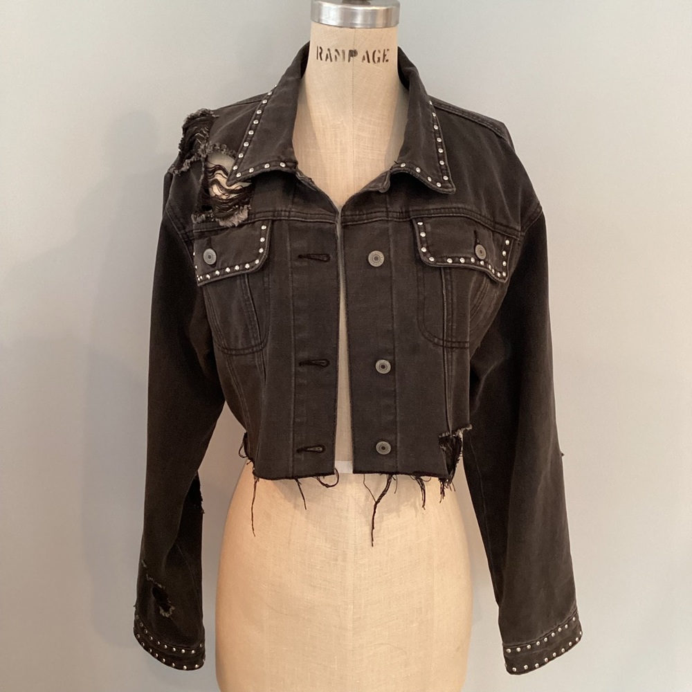 Forever 21 Distressed Cropped Denim Jacket Size Large